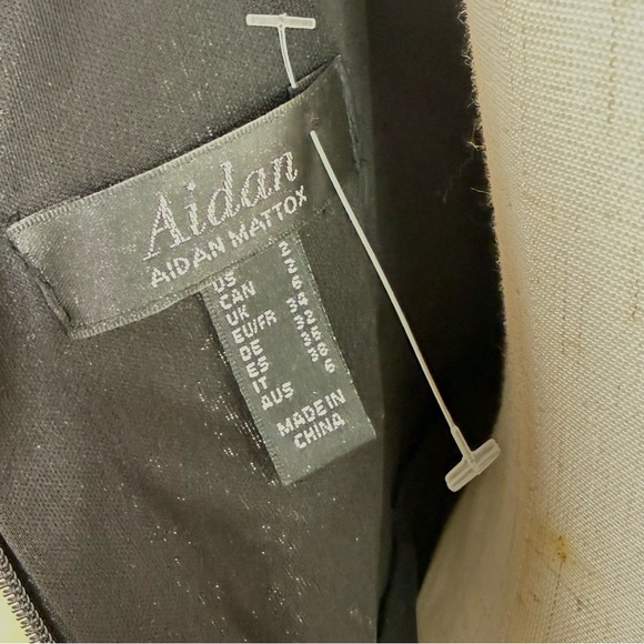 NWT Aidan Mattox Gold Metallic Foiled V-Neck Evening Gown Size 2 - Picture 2 of 16